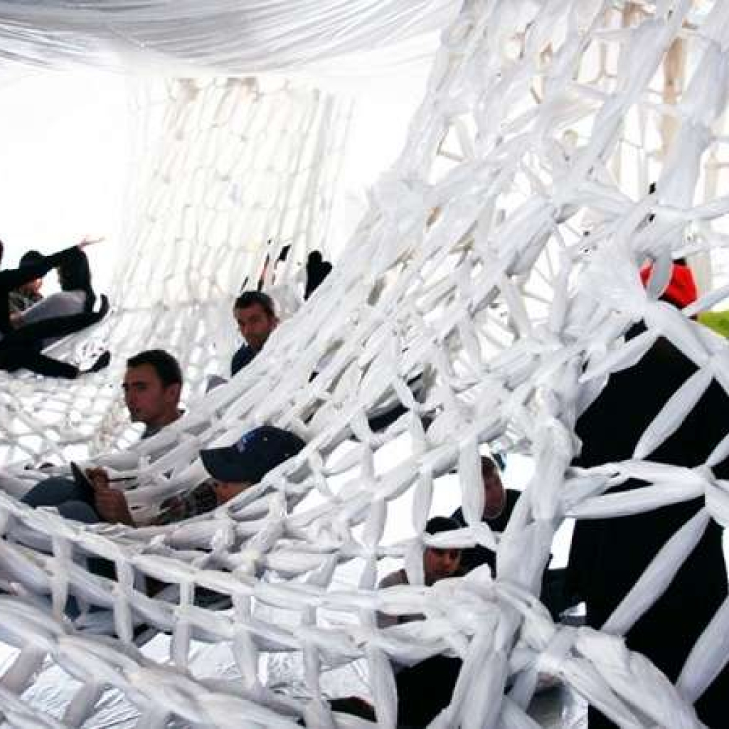 WHITE-Installation-Massive-Lounging-Hammock-1-600x4501.jpg