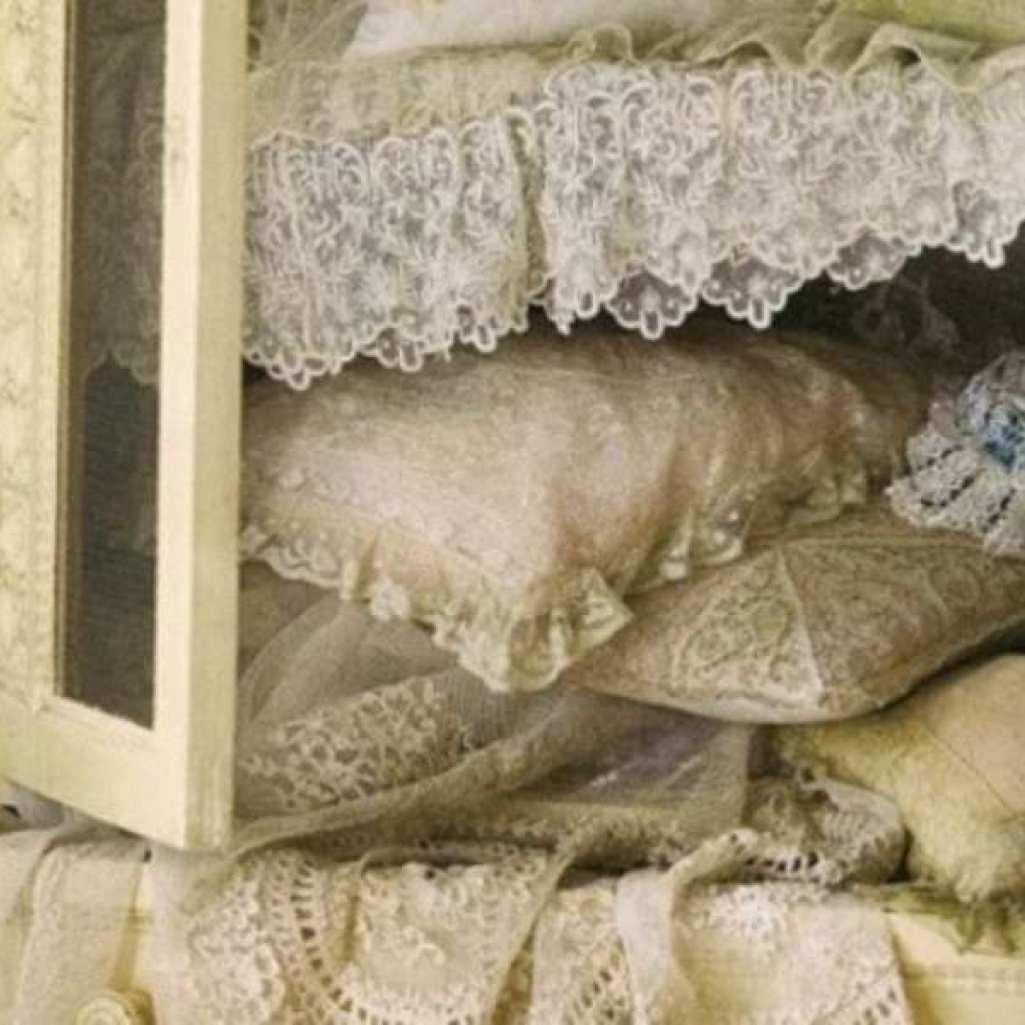 lace-pillows2.jpg