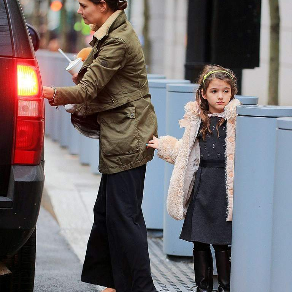 KATIE-HOLMES-SURI6-2.jpg