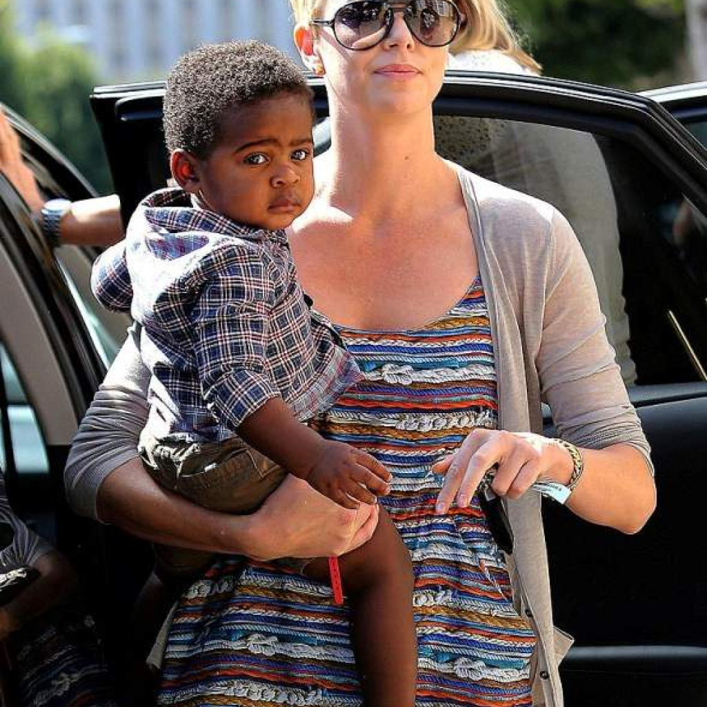 CHARLIZE-THERON-MICHAEL.jpg