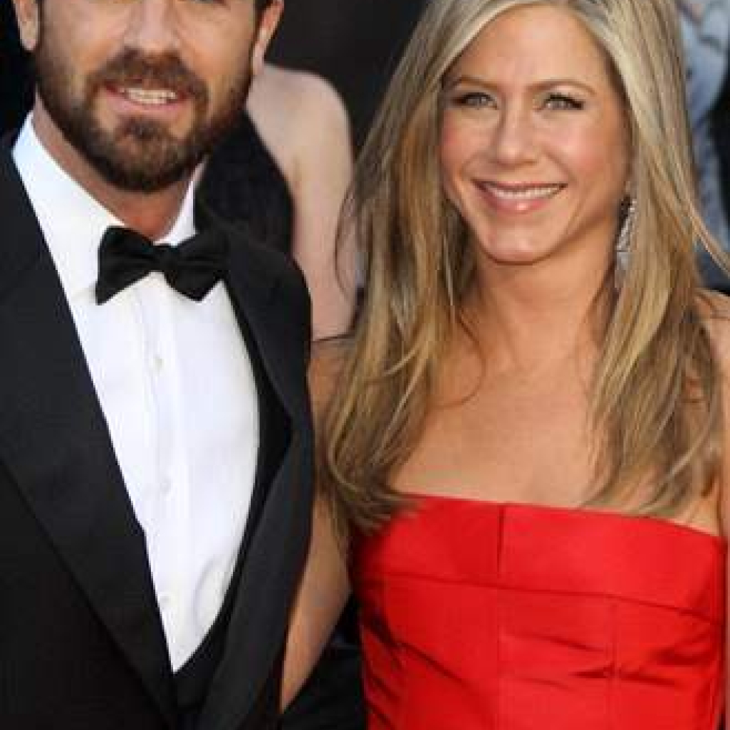 JENNIFER-ANISTON-JUSTIN-THEROUX2.jpg