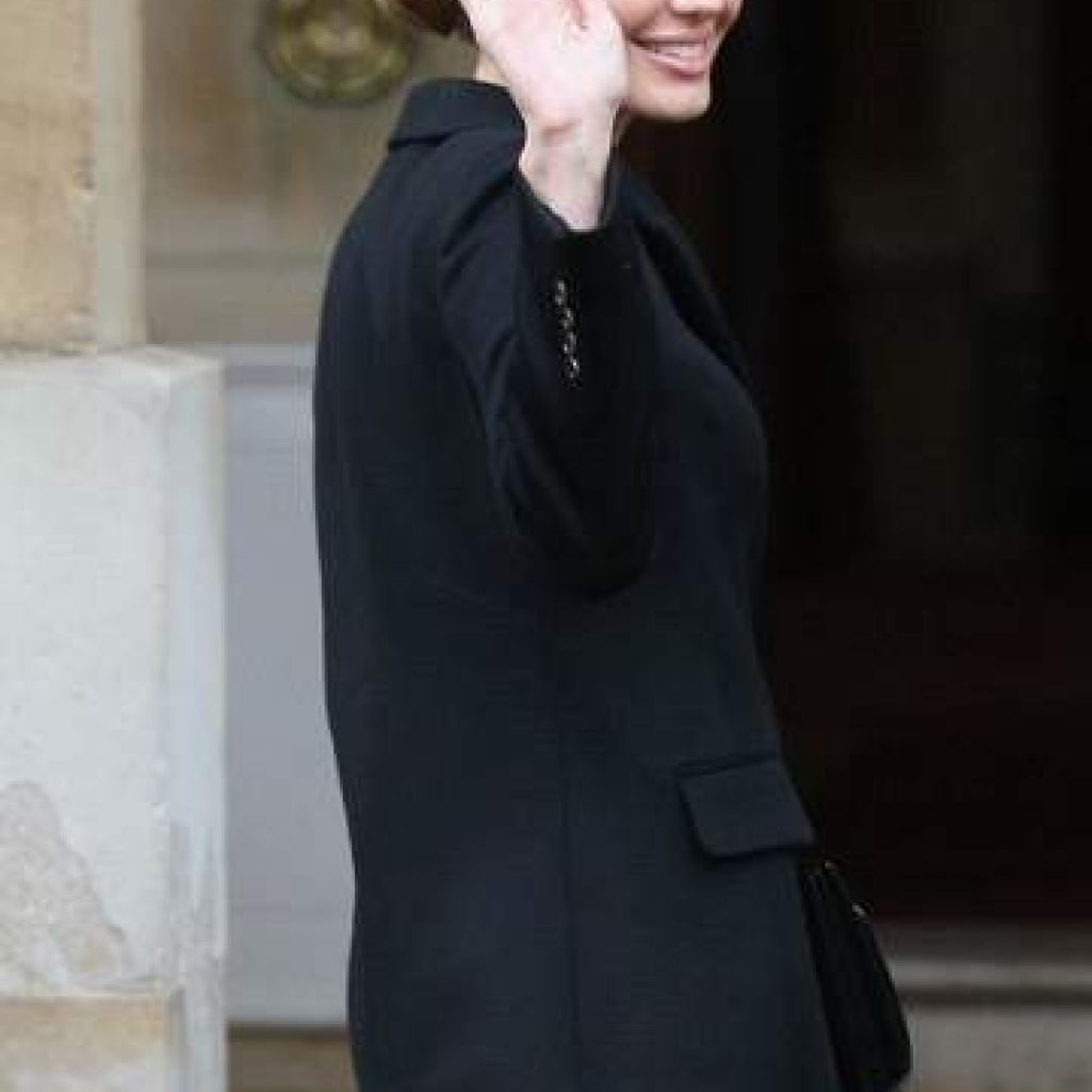 ANGELINA-JOLIE4.jpg