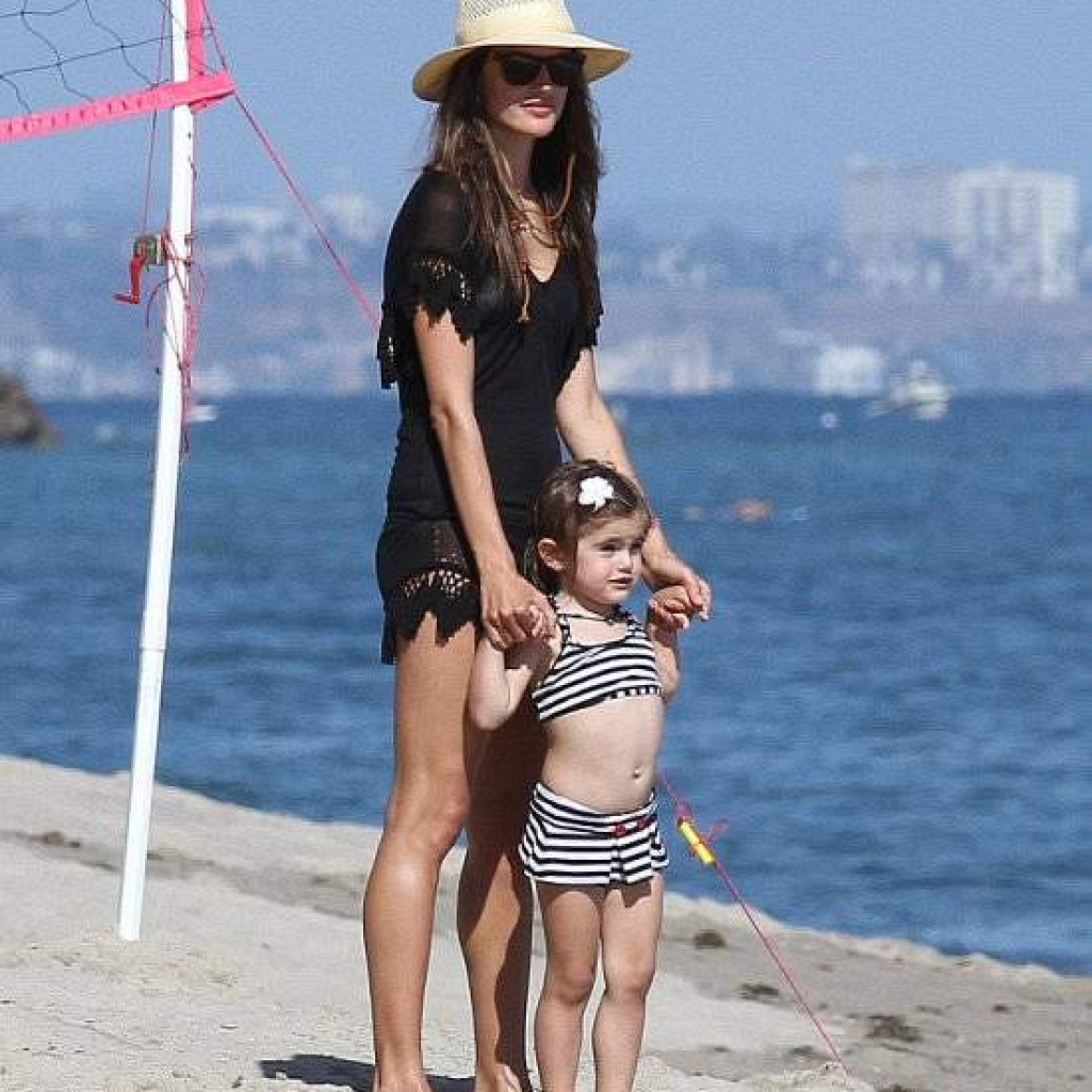 Copy-of-Alessandra-Ambrosio3.jpg