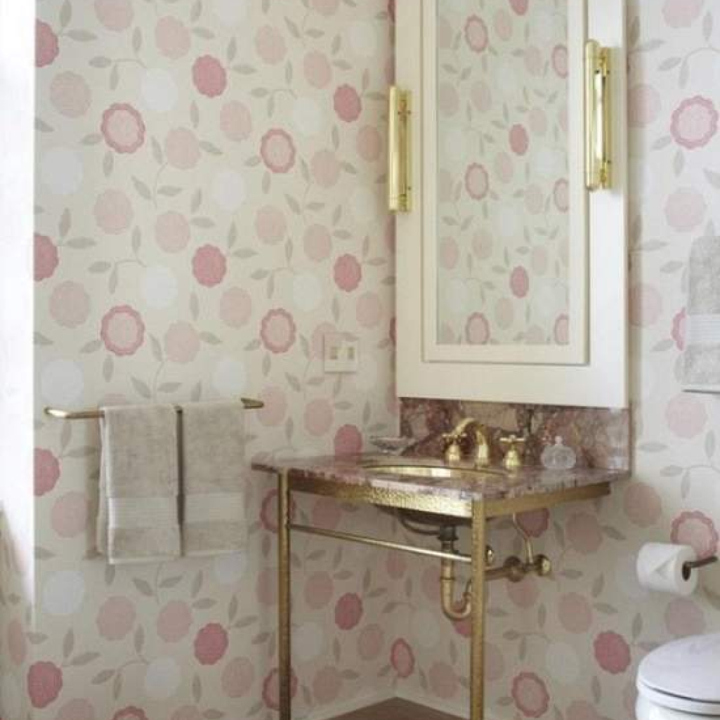 SMALL-BATHROOM.jpg
