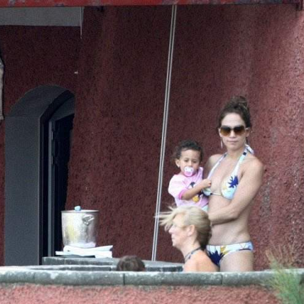 JENNIFER-LOPEZ.jpg