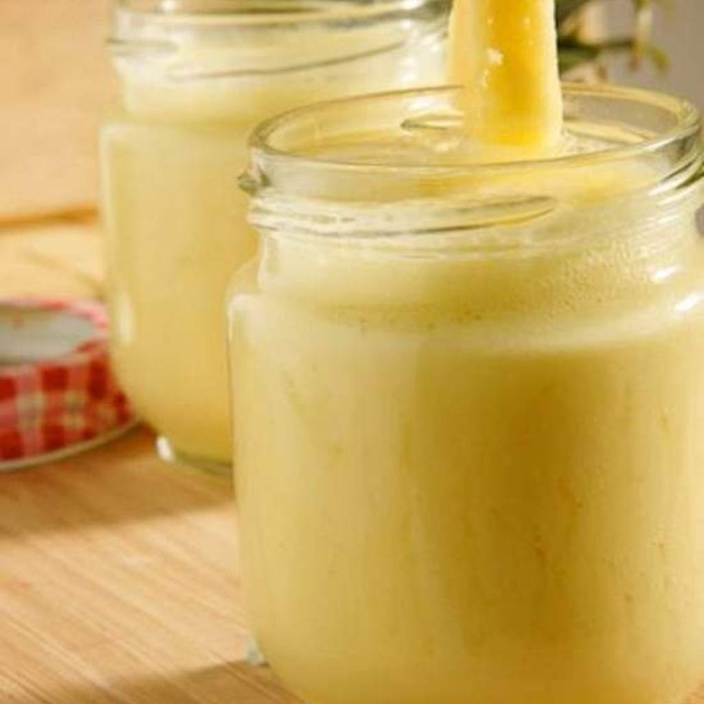 Copy-of-banana-pineapple-smoothie.jpg