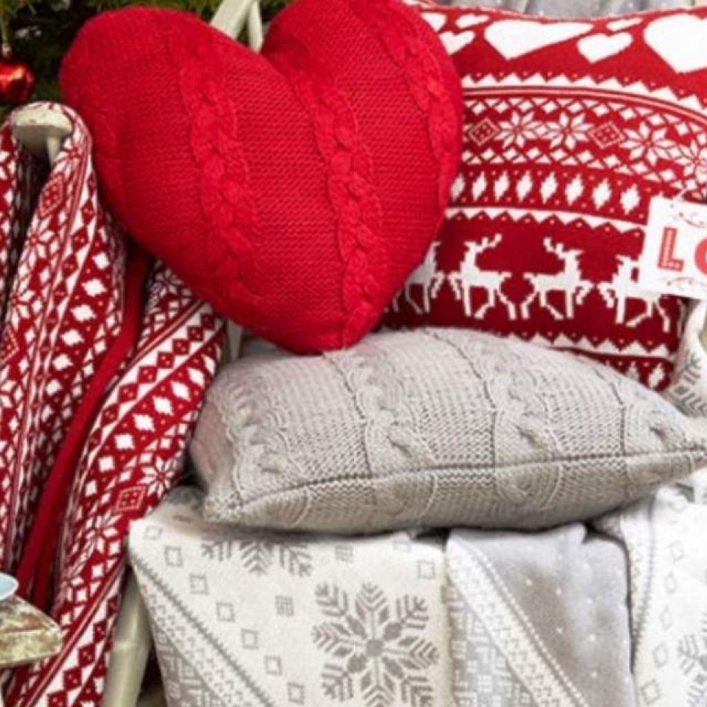 Scandinavian-Christmas-Decorating-Ideas-48-1-Kindesign1.jpg
