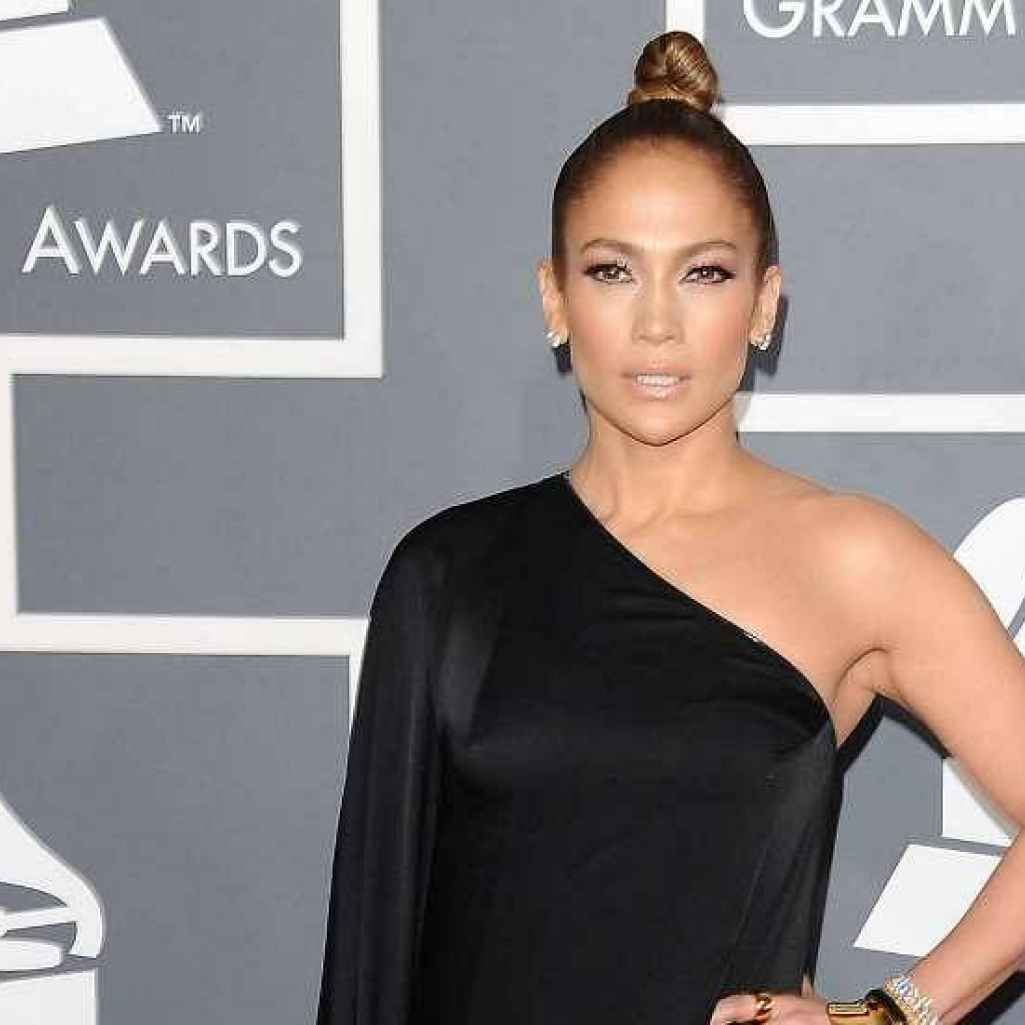 Jennifer-Lopez-2013-Grammy-Awards-22.jpg