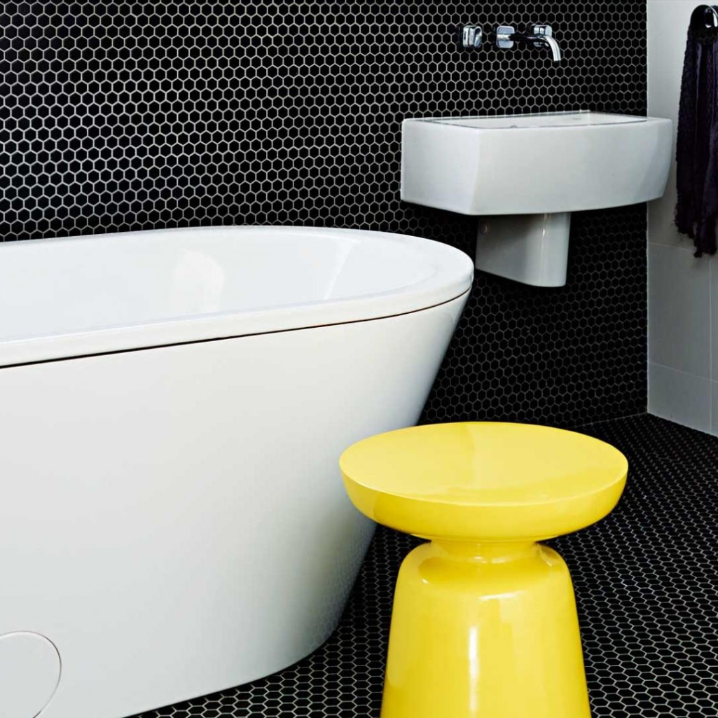black-white-bathroom-hexagonal-tile-bath-tub-jun15-20150728150508-q75-dx1920y-u1r1g0-c.jpg