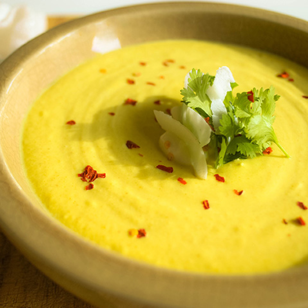cauliflower-soup-with-yellow-curry-and-coconut-milk.jpg