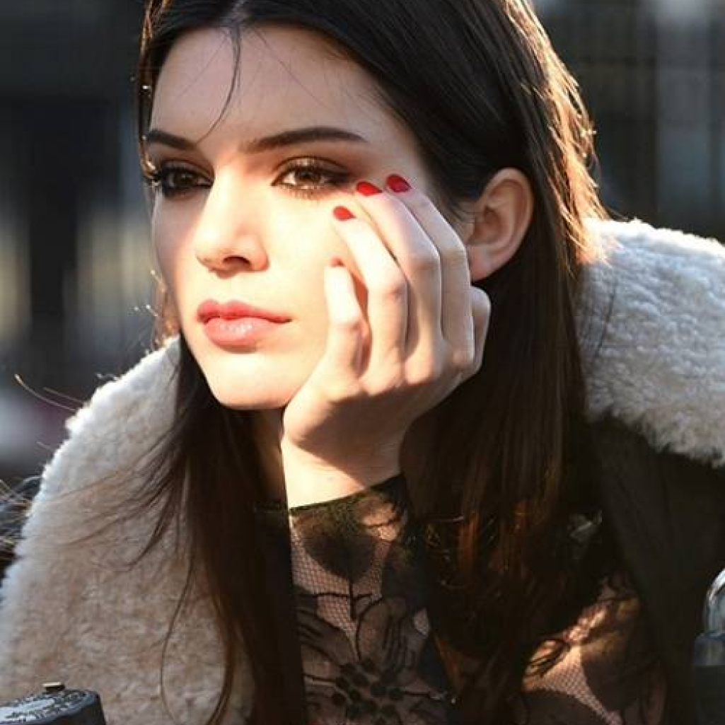 1416065483_estee-lauder-signs-kendall-jenner_21.jpg