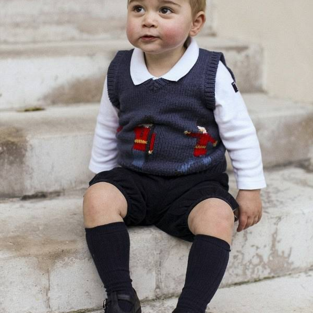 2407BDD800000578-0-Prince_George_dressed_in_an_adorable_jumper_in_a_picture_that_wa-a-31_1418499317923.jpg