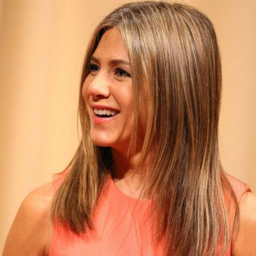 cf0e9a7ccdfae5f4_aniston-top.xxxlarge.jpg