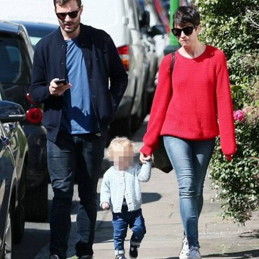 275EBF2500000578-0-Locals_The_family_of_three_are_often_seen_out_and_about_near_the-a-34_1428498570673_4babd.jpg