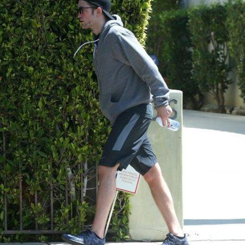 Robert-Pattinson-After-Engagement-Ru.jpg