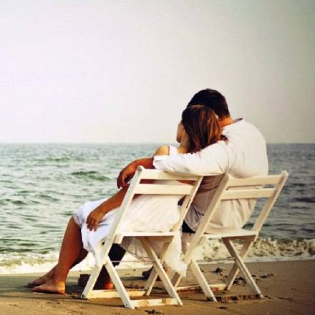 beach-love-couple-hd-wallpapers-widescreen-desktop-beach-love-cool-images1.jpg