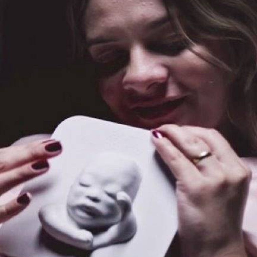 blind-pregnant-woman-first-look-unborn-son-3d-printing-ultrasound-huggies-81.jpg