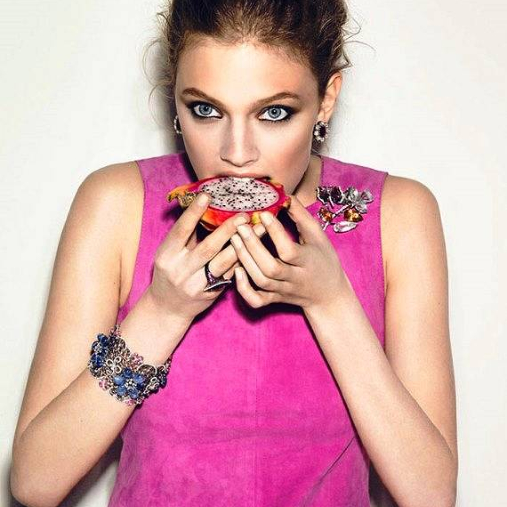 Constance-Jablonski-Plays-with-her-Food-2καθεα.jpeg