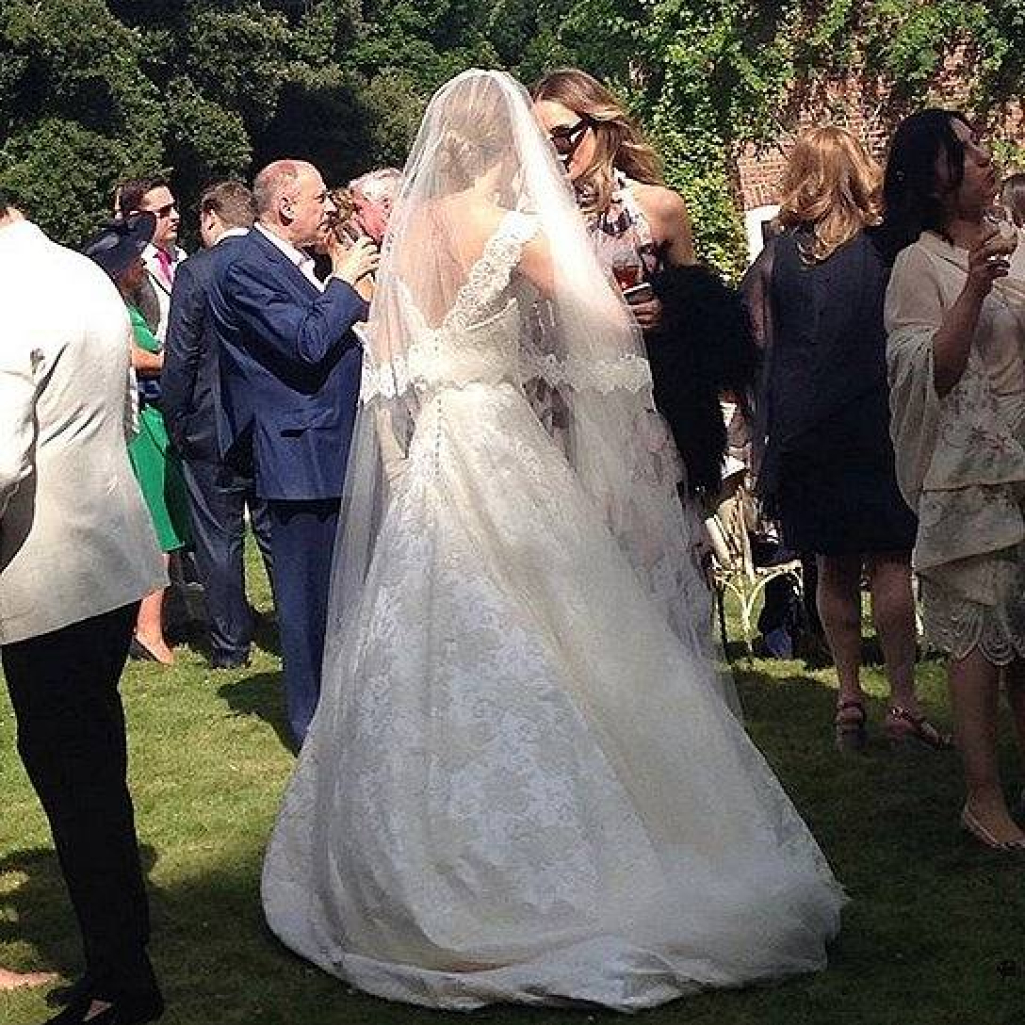Guy-Ritchie-Jacqui-Ainsley-Wedding-Pictures-3.jpg