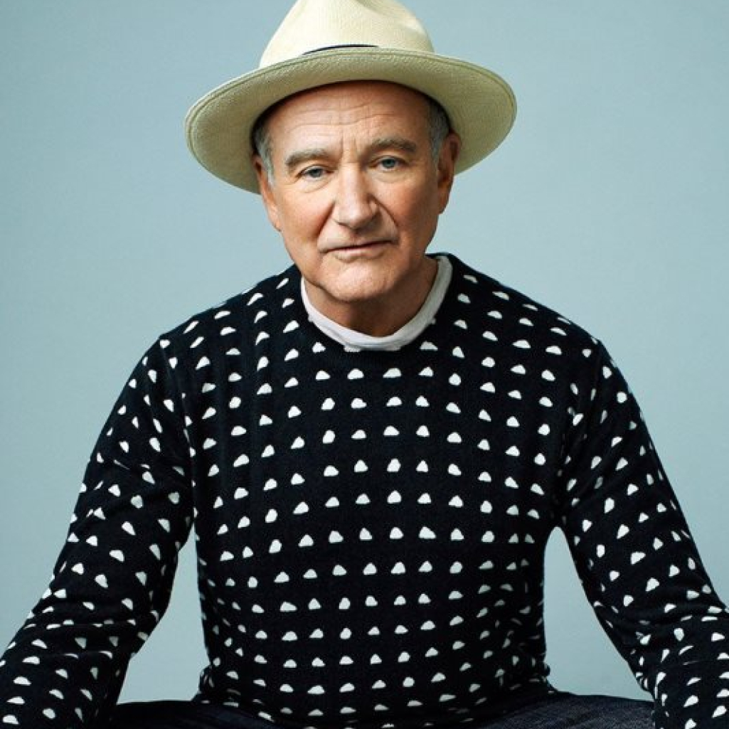 robin-williams-sitting-with-hat-and-sweater-ftr.jpg
