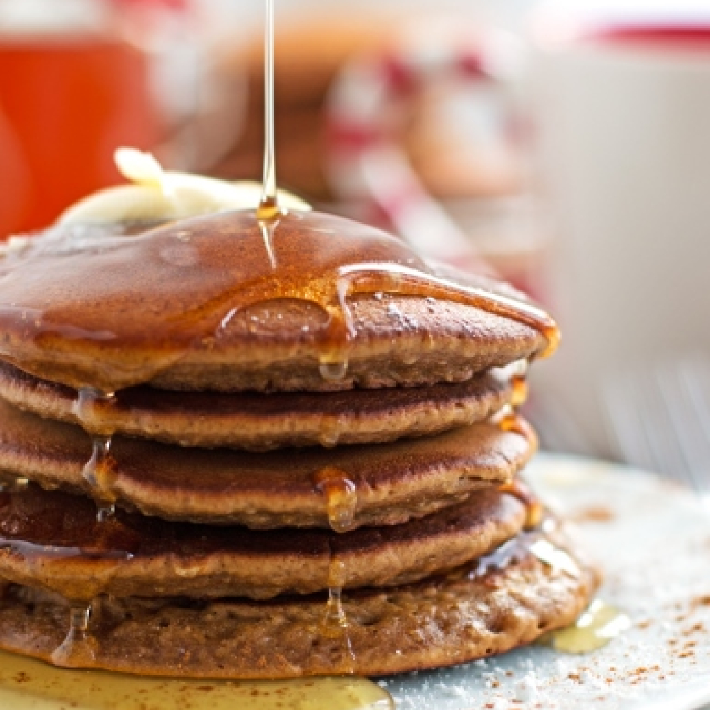 Gingerbread-Pancakes-Recipe-Holiday-Christmas-Breakfast-2-1.jpg