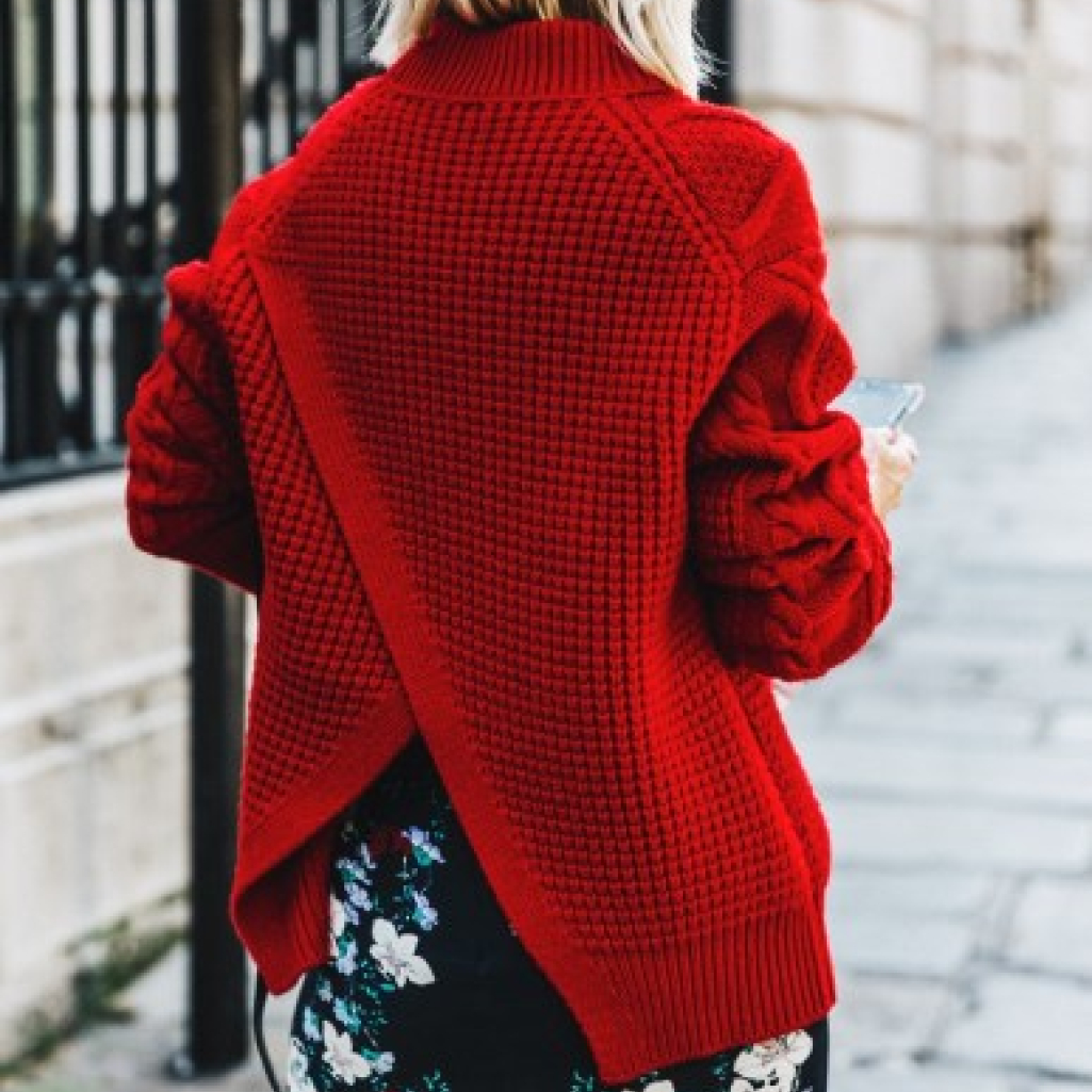 PFW-Paris_Fashion_Week-Spring_Summer_2016-Street_Style-Say_Cheese-Holly_Rogers-Red_Sweater-Pencil_Skirt-1-790x1185-Copy.jpg