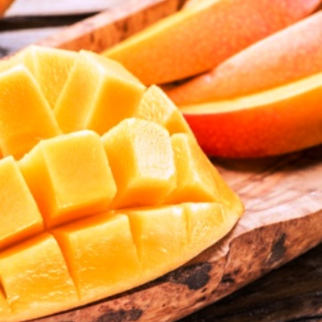 Reasons-You-Should-Be-Eating-Mango-Daily.jpg