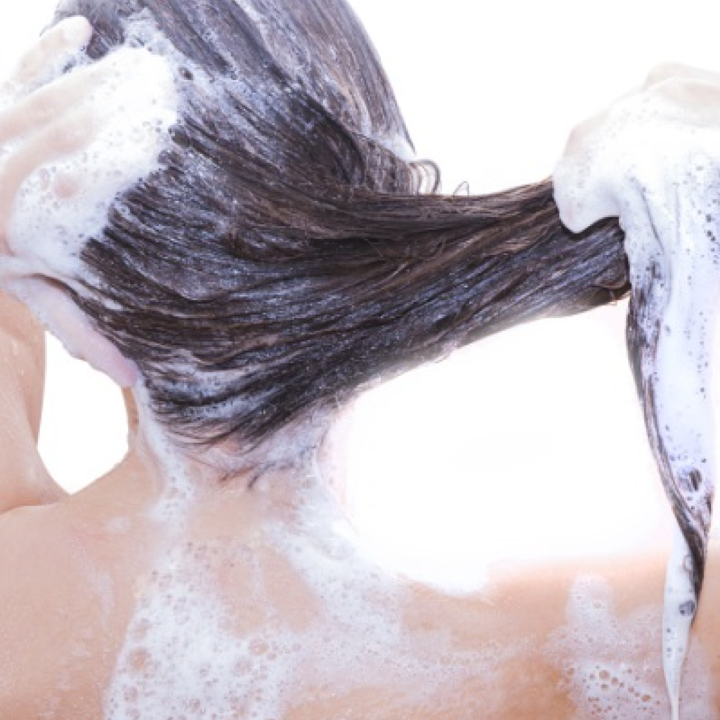 WOMAN-SHAMPOO-570.jpg
