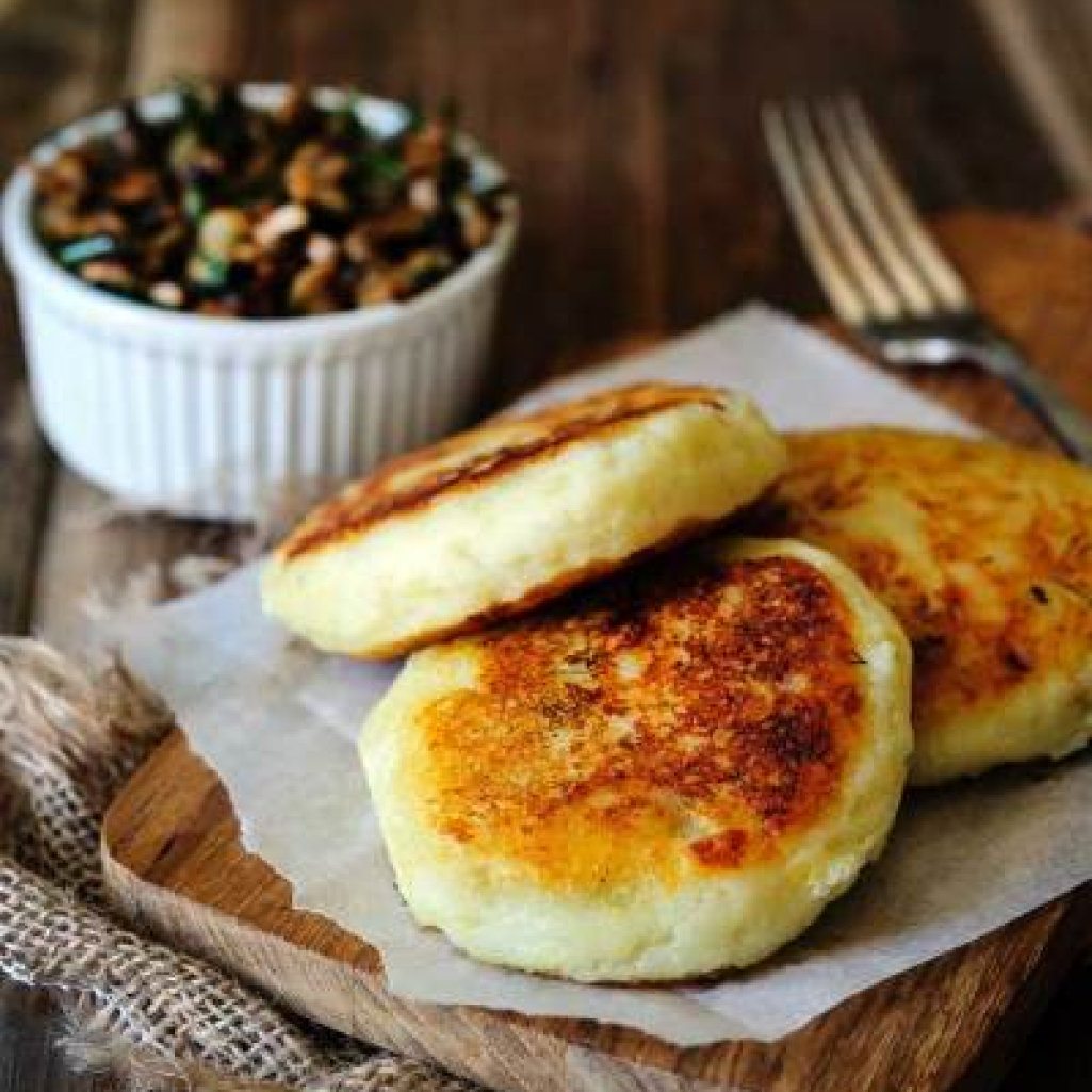 VeganPotatoCakesstuffedwithMushrooms-Deliciouswaytouseleftovermashedpotatoes-570.jpg