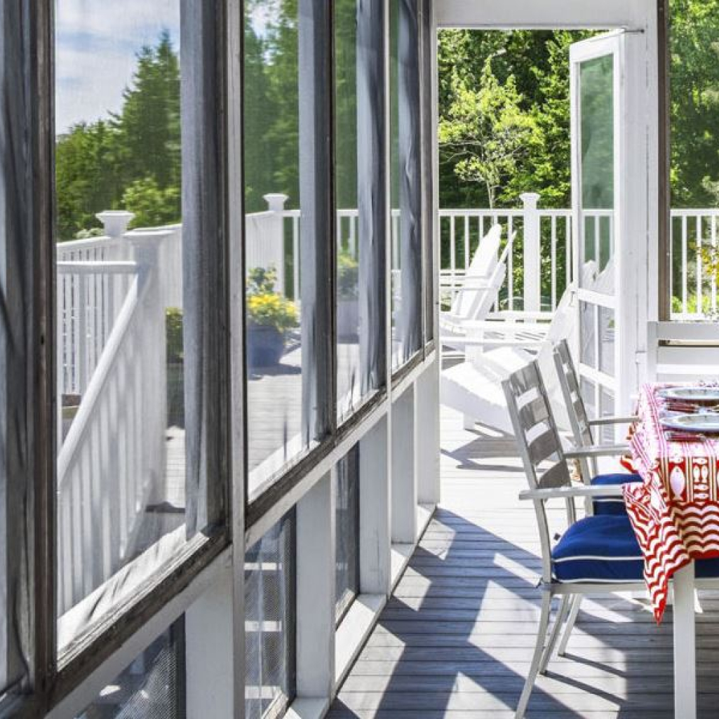 gallery-1428339119-01-hbx-screened-porch-0415.jpg