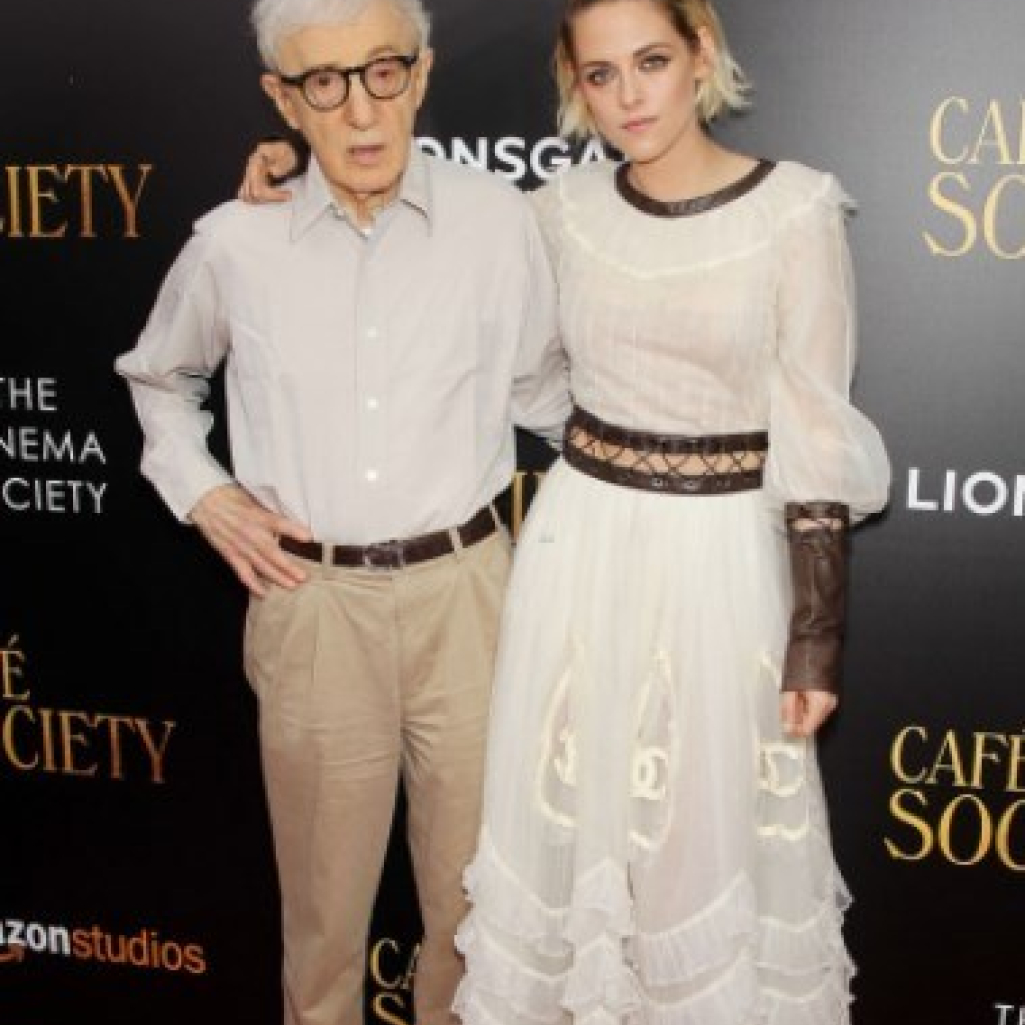 kristen-stewart-dakota-fanning-cafe-society-pre-379.jpg