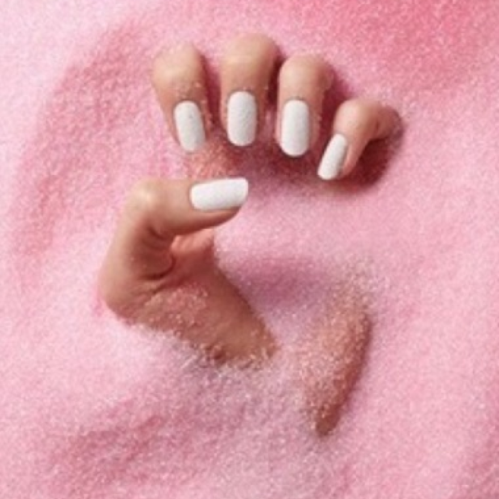 570-nails-pink.jpg