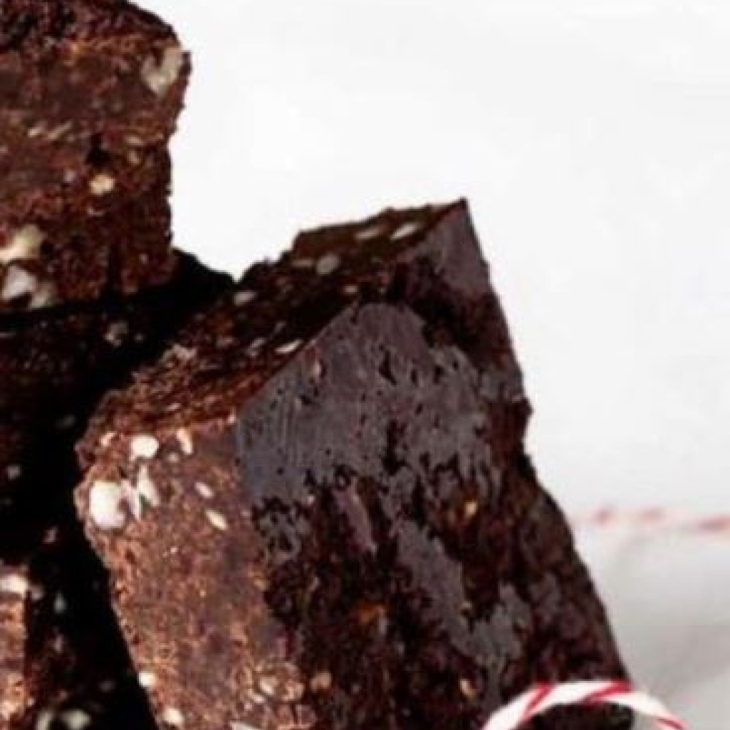 0c4fbab7-3818-48e1-b8df-4be42f991a85-No-Bake-Brownies-Bakeless-Sweets-H-1.jpg