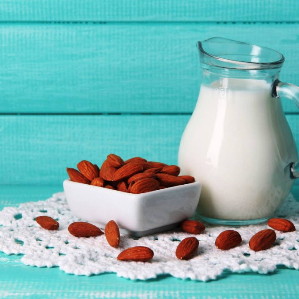 almond-milk-1100x75829282.jpg