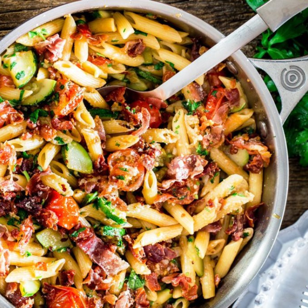 penne-with-prosciutto-tomatoes-and-zucchini-179942.jpg