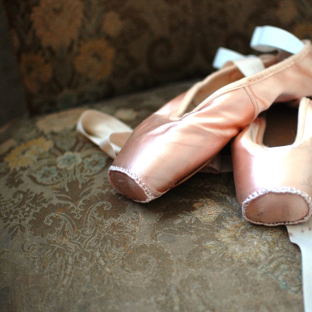 ballet-shoes-1260800-1920-1.jpg