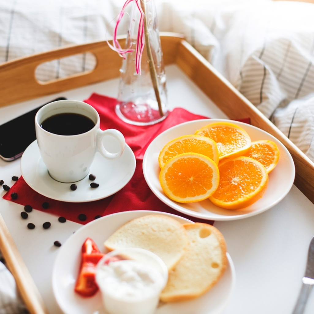 fresh-romantic-morning-breakfast-in-bed-picjumbo-com.jpg