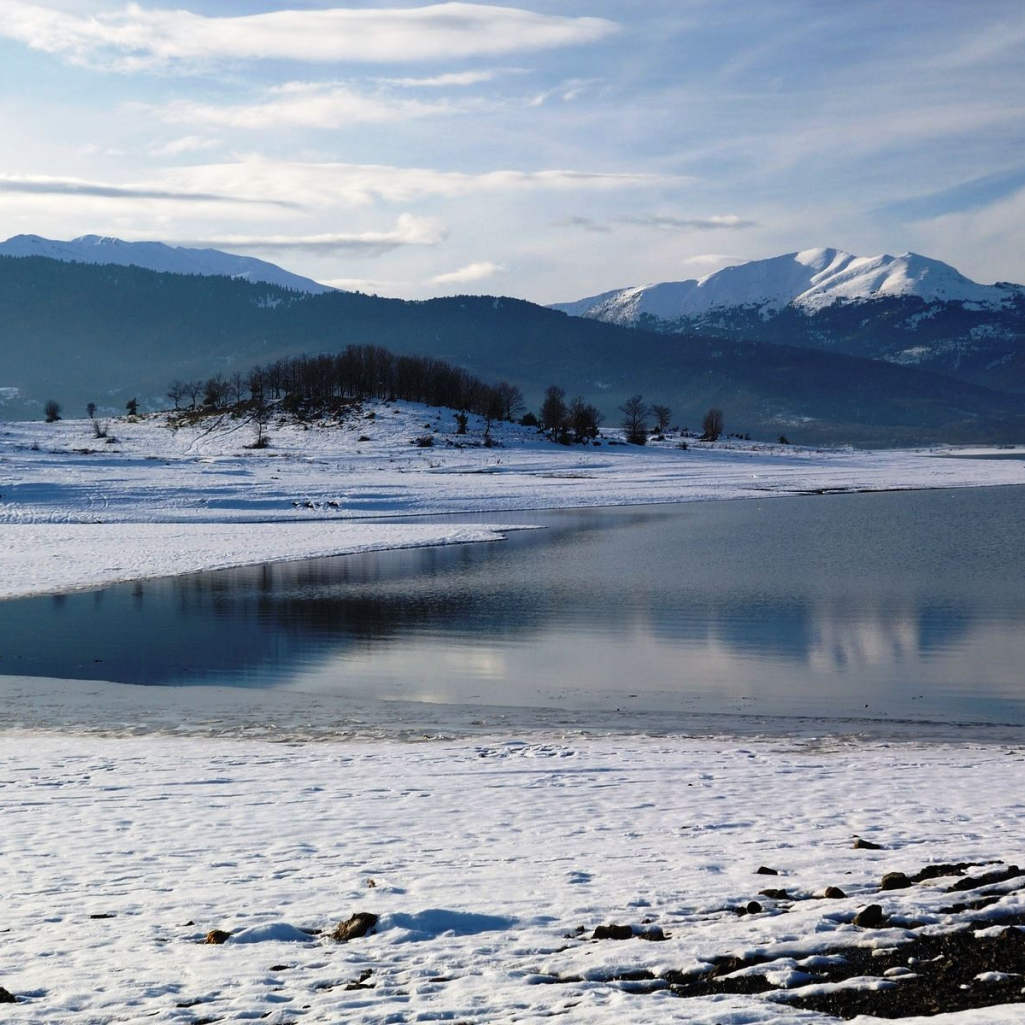 plastira-lake-snow.jpg