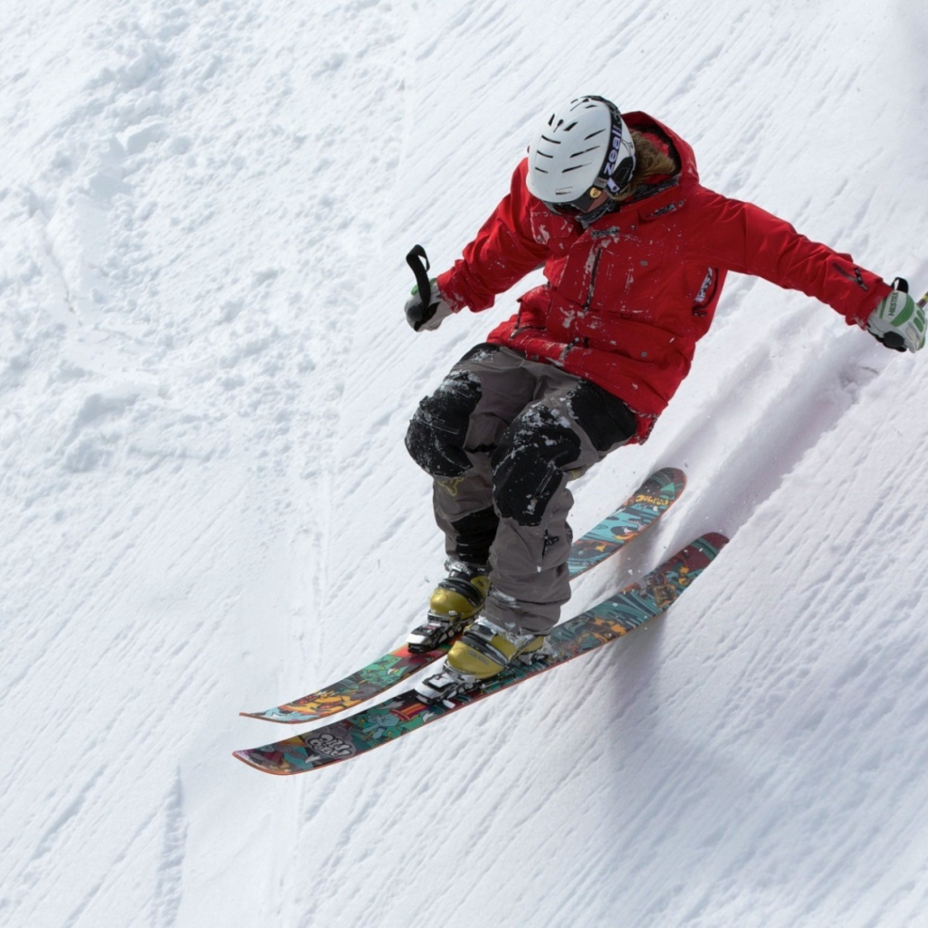 freerider-skiing-ski-sports-47356.jpeg