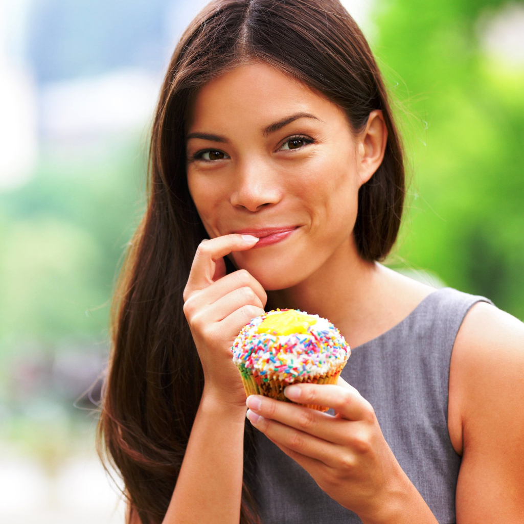 ef9dca9401db3b40-woman-eating-cupcake-jpg-xxxlarge-2x.jpg