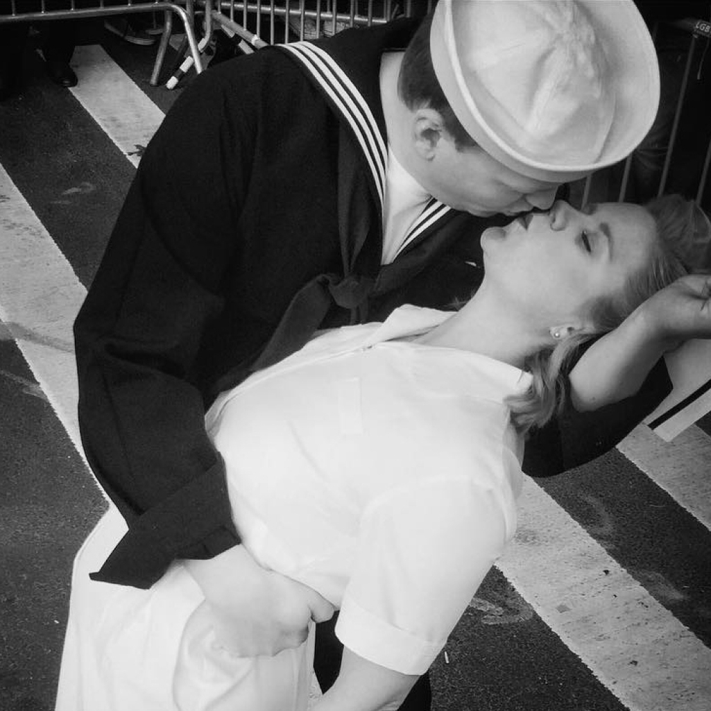 kiss49930.jpg