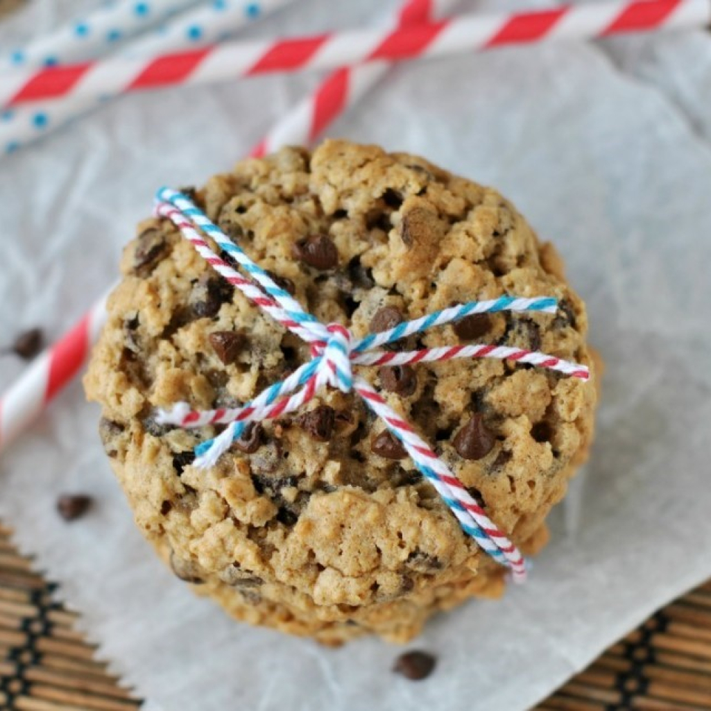 oatmeal-chocolate-chip-cookies-1-1024x685.jpg