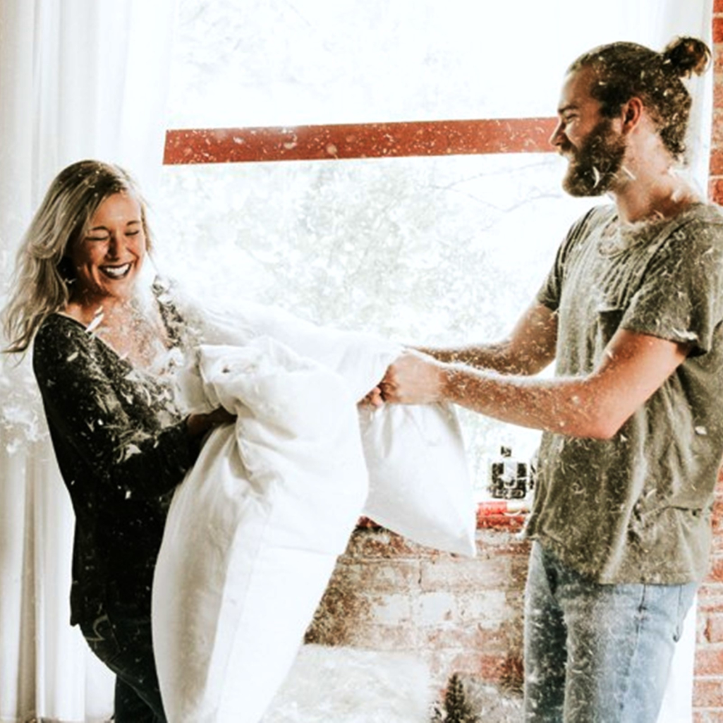 this-couples-pillow-fight-photo-shoot-is-fun-flirty-and-full-of-feathers-30-600x900.jpg