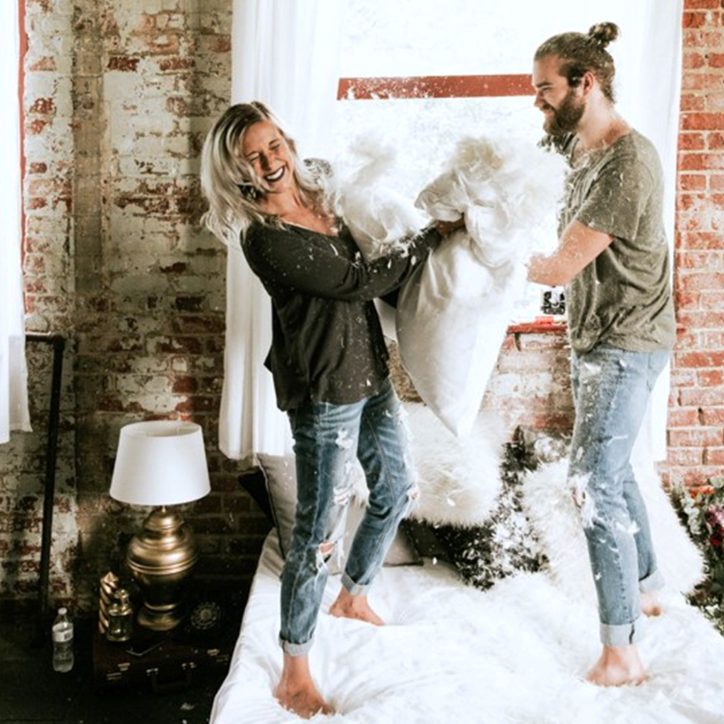this-couples-pillow-fight-photo-shoot-is-fun-flirty-and-full-of-feathers-28-600x900.jpg