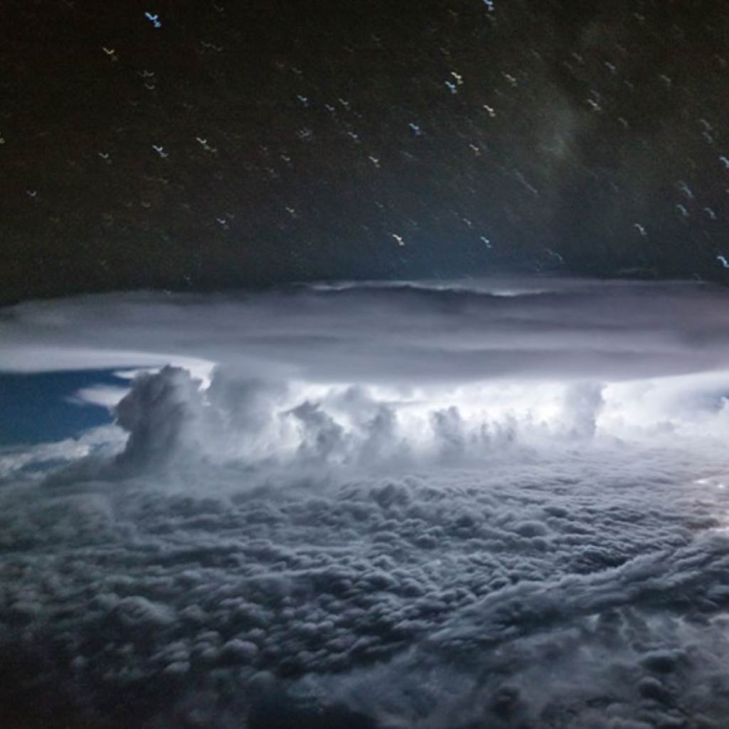 pilot-clouds-lightning-night-skies-santiago-borja-lopez-17-591954d264314-880.jpg