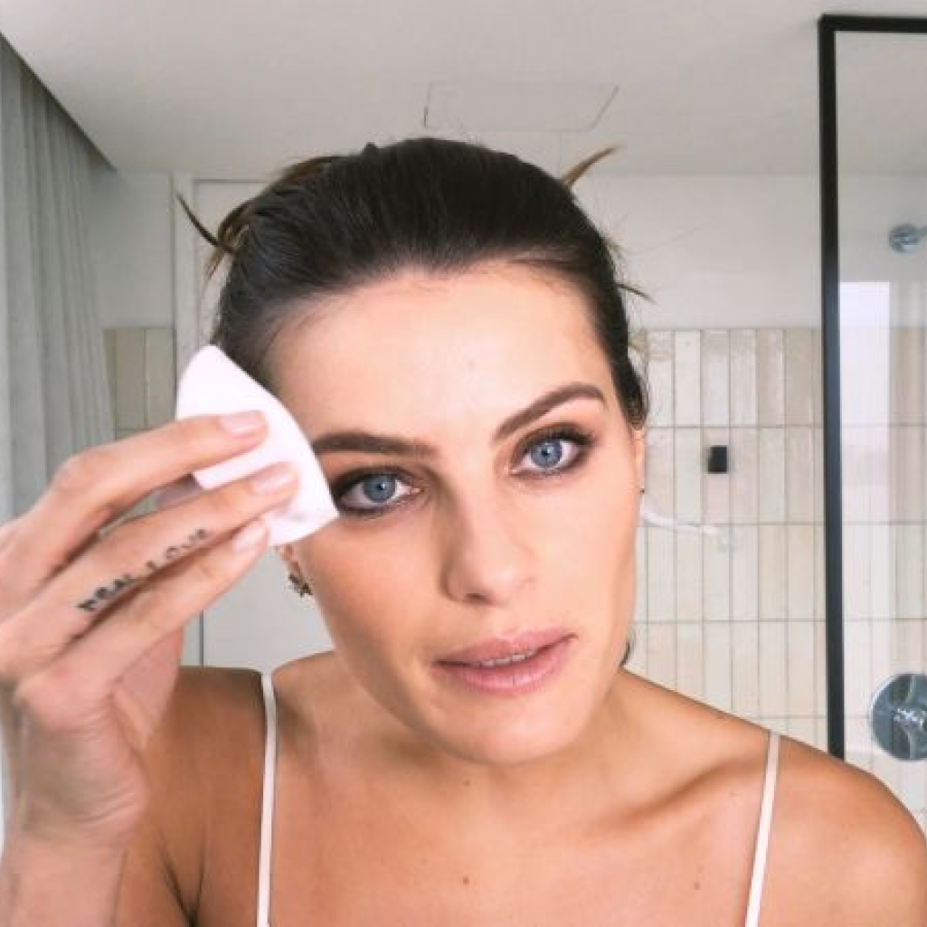 vogue-isabeli-fontana-bedtime-beauty-prep-beauty-secrets.jpg