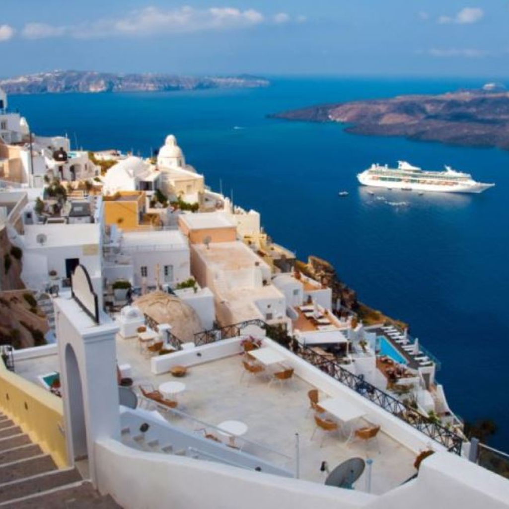 copy-of-sea-view-of-oia-in-santorini-in-cyclades.jpg