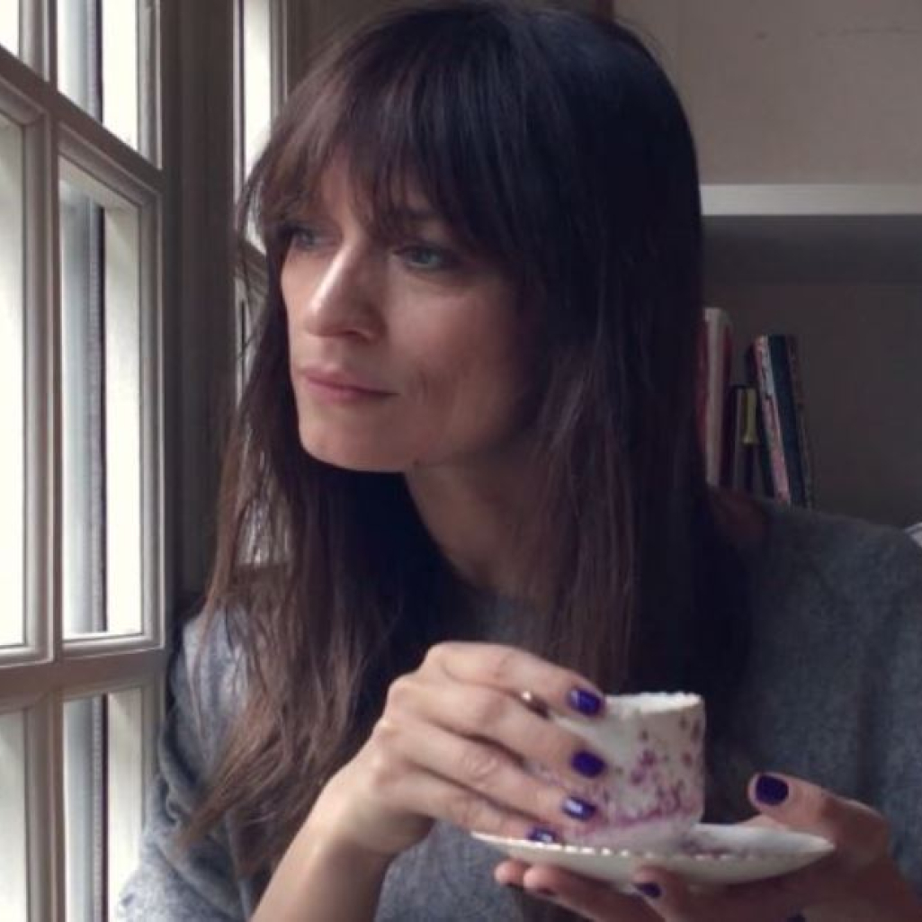 vogue-french-girl-the-5-step-french-girl-workout-with-model-caroline-de-maigret.jpg