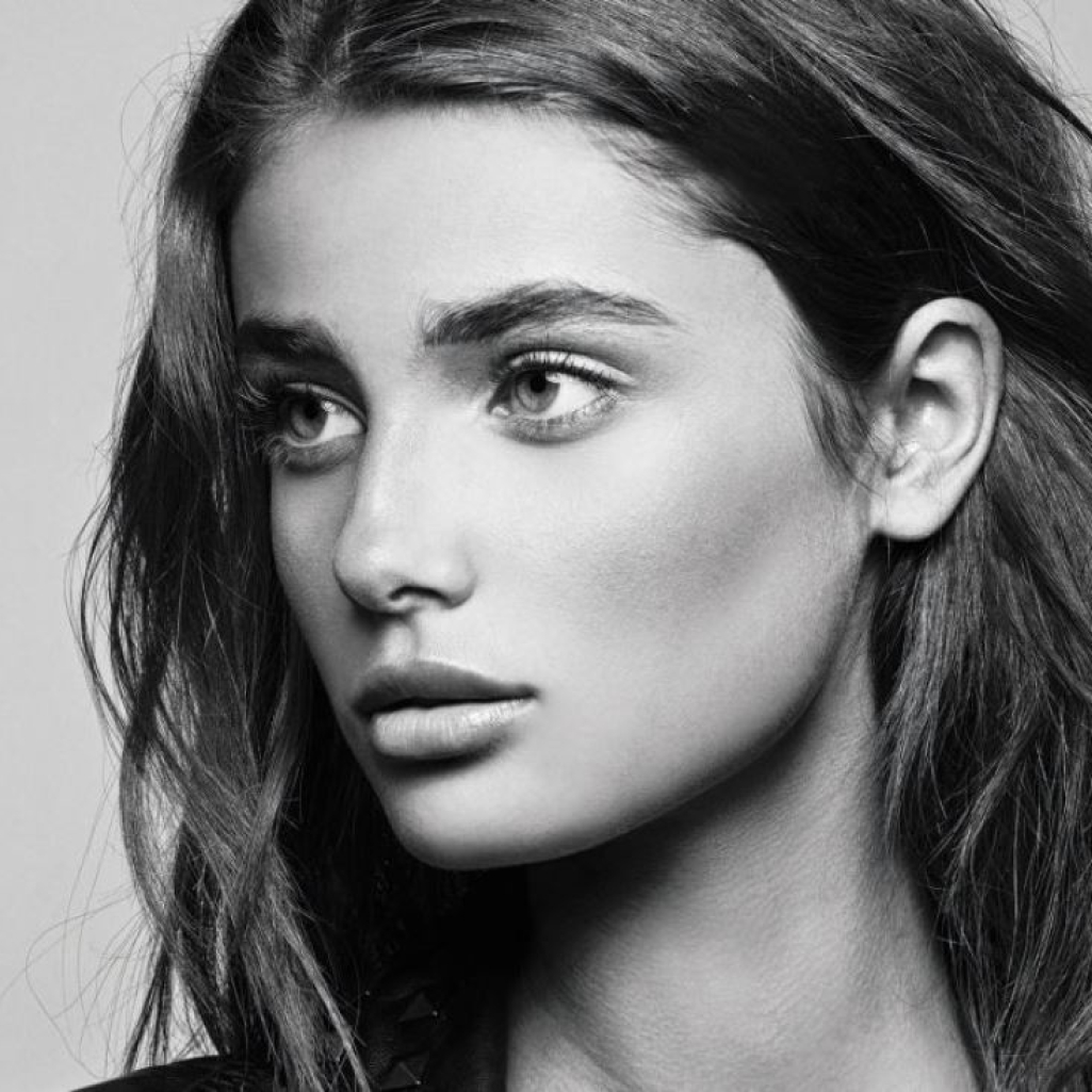 gallery-1468339565-taylor-hill-lancome.jpg
