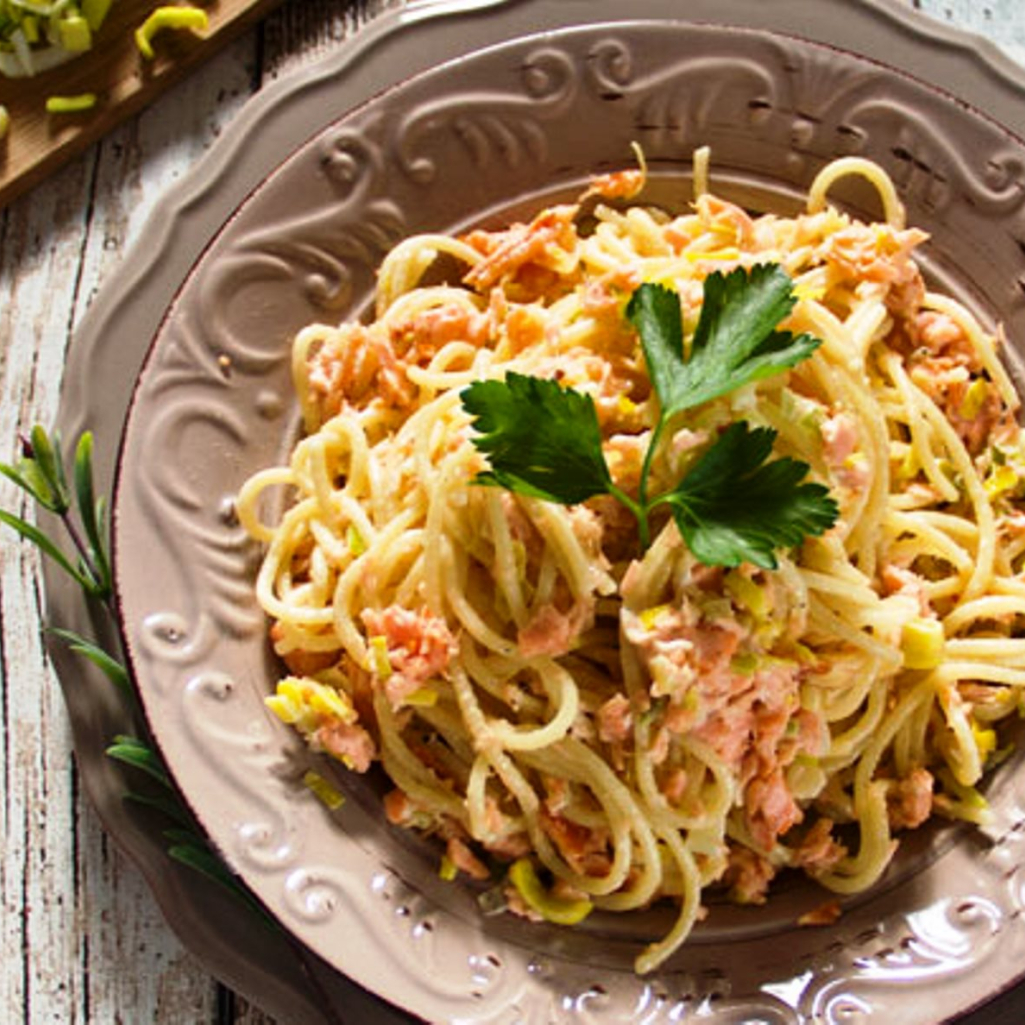 spaghetti-al-salmone-porri-e-prezzemolo.jpg
